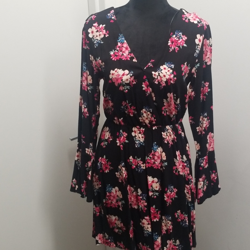 Cooper 19 flowered dress with V neck